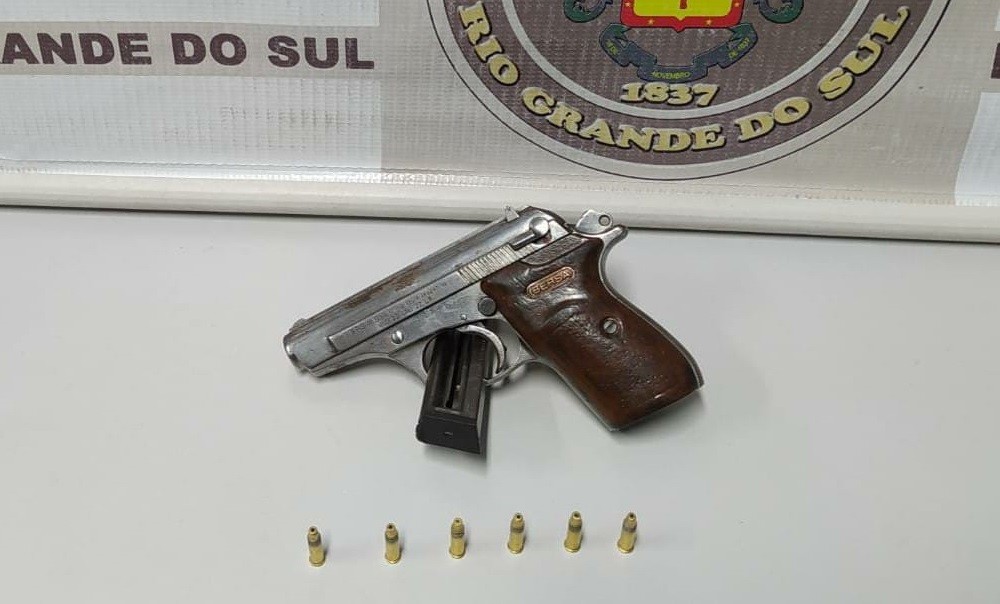 6° BPM prende homem por porte ilegal de arma de fogo em Rio Grande