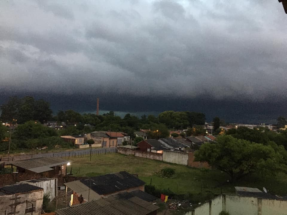 Após temporal, falta de energia obriga suspensão da vacinação em Pelotas