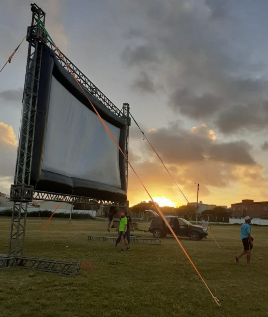 Cine Drive-in atraiu grande quantidade de público no sábado (13)