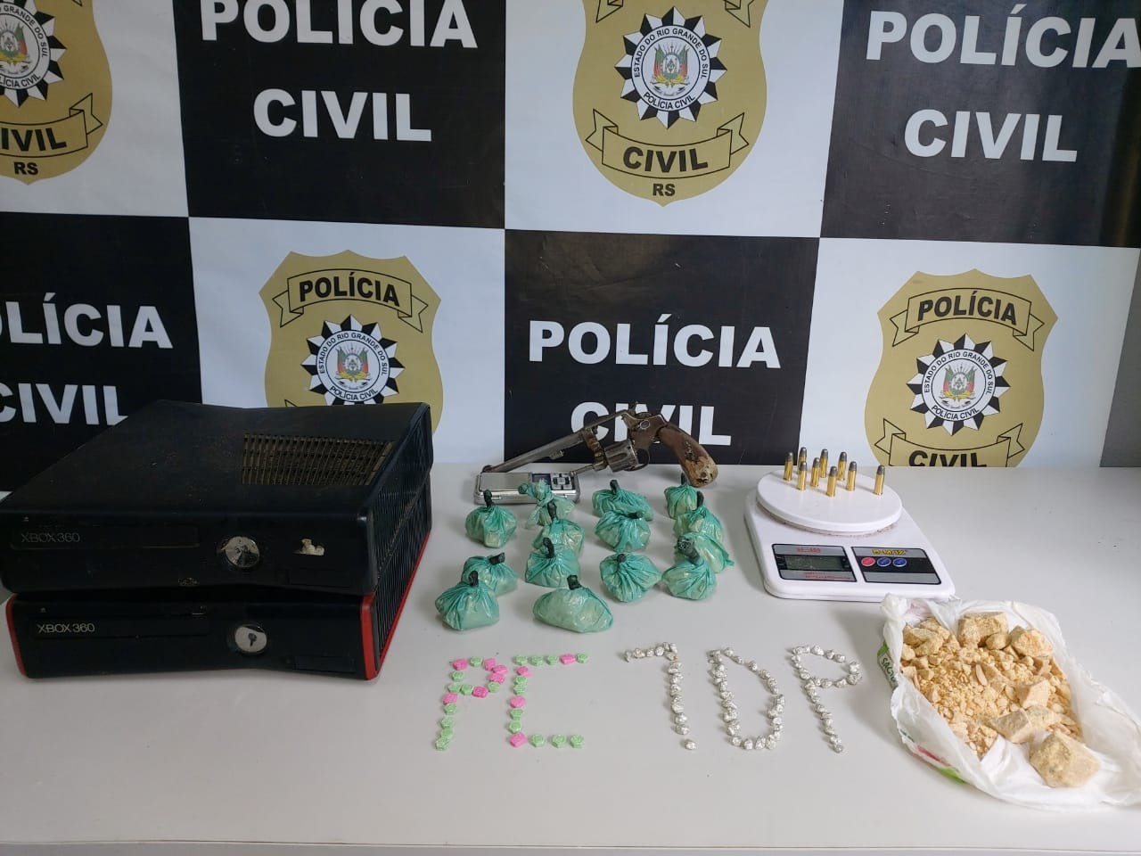 Jovem é preso por tráfico de drogas e porte ilegal de arma de fogo no bairro São Miguel