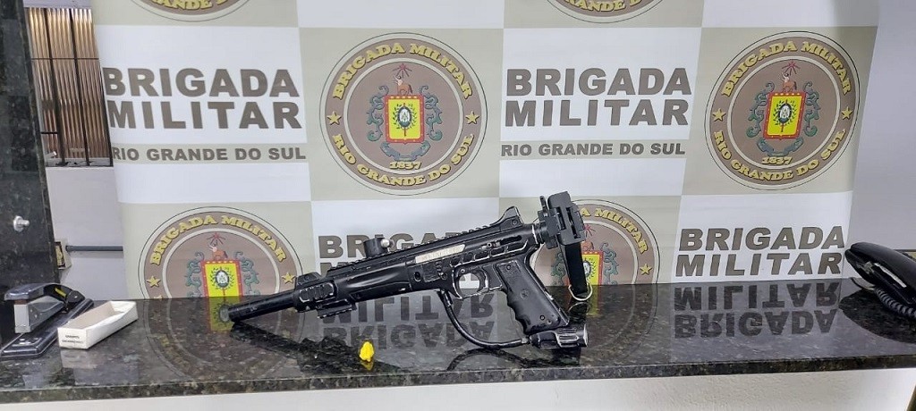 BM prende homem com cocaína e simulacro de arma de fogo no bairro Parque Marinha