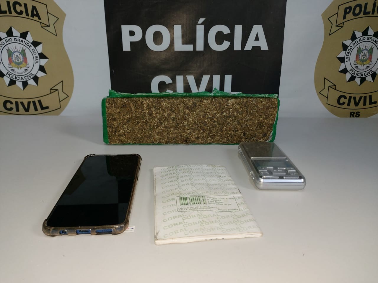 Mulher é presa por tráfico de drogas no Parque Coelho, em Rio Grande