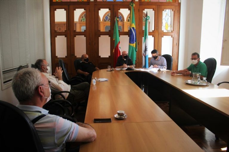 Capilha: prefeito, secretários e Diocese organizam próximas ações do Plano Integrado que vai restaurar capela do Taim