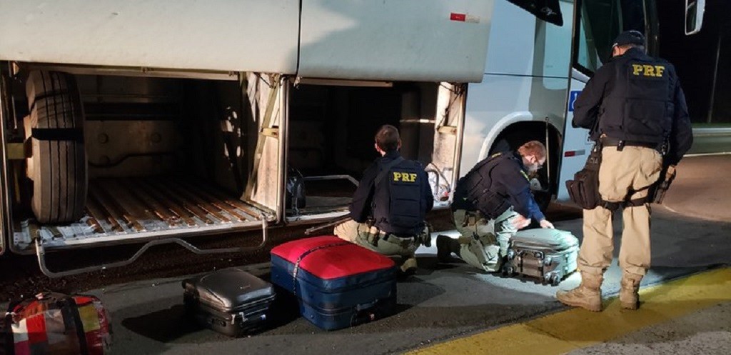 PRF prende duas mulheres com drogas e 100 mil dólares no Taim