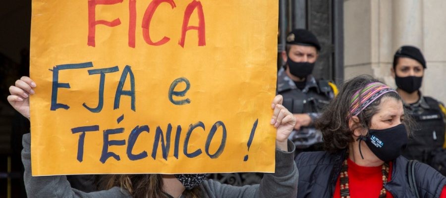 Alunos do EJA encontram dificuldade para realizar matrícula