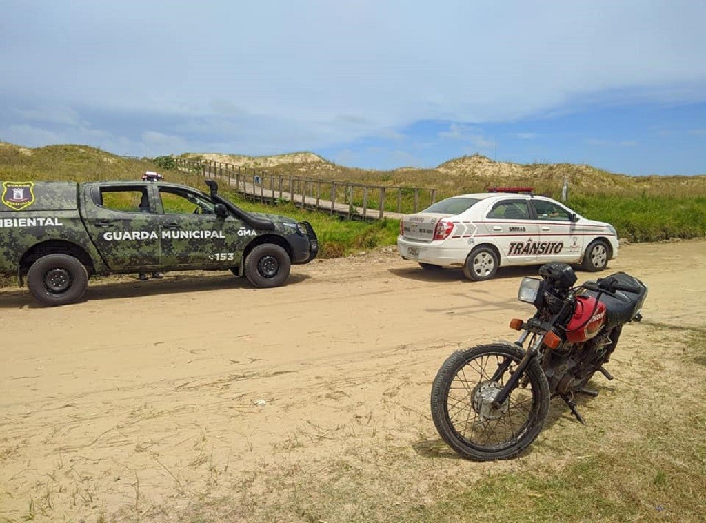 Menor é flagrado conduzindo motocicleta sem placa no Balneário Cassino