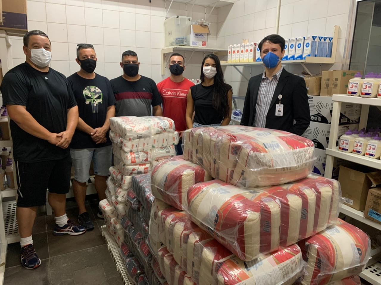 Rio-grandinos do setor automotivo doam 820 kg de alimentos à Santa Casa do Rio Grande