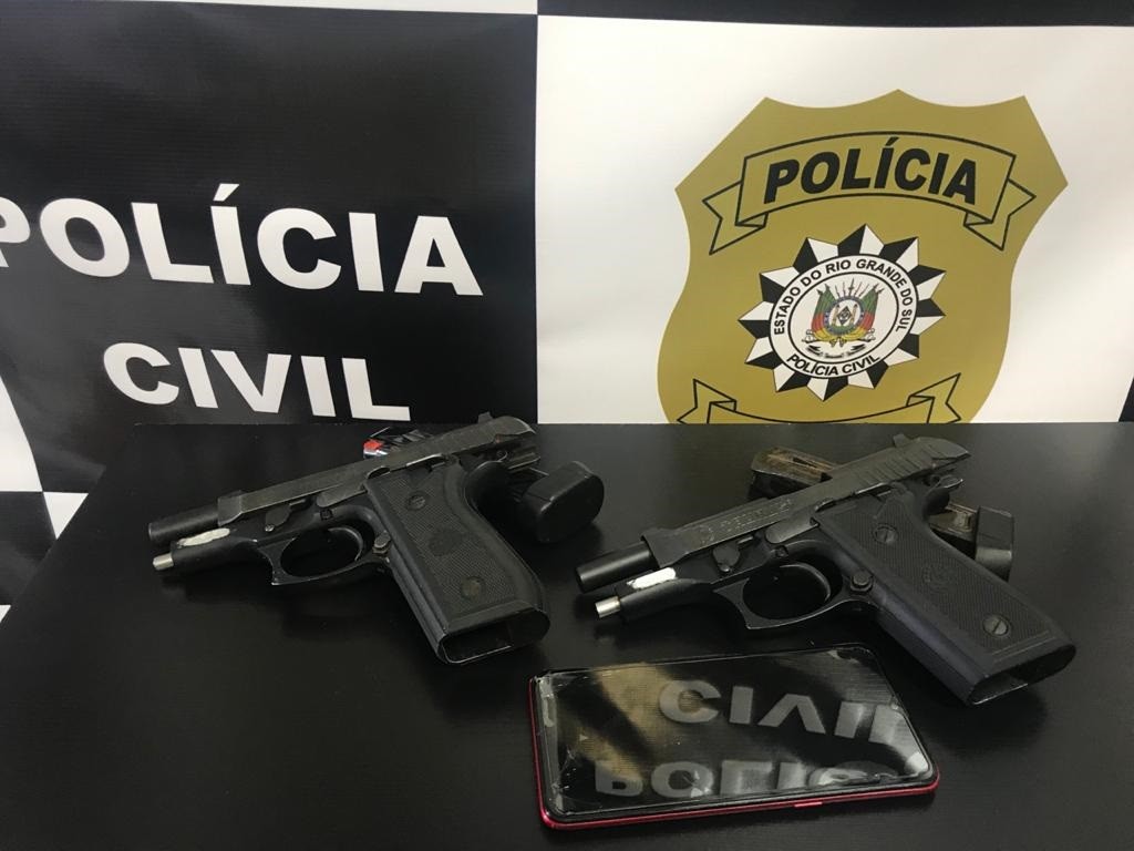 Polícia Civil prende mulher com duas pistolas no bairro Cibrazem