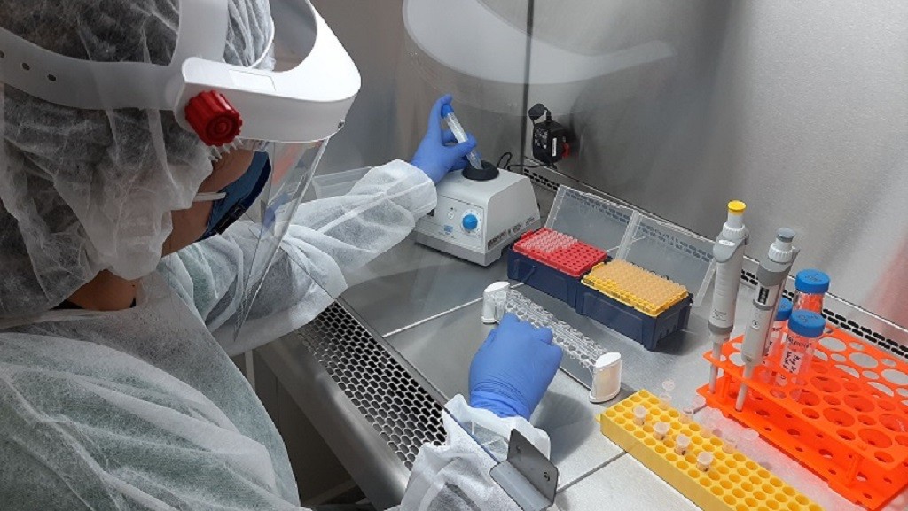 Laboratório do HU-FURG/Ebserh processou mais de 10 mil testes para covid-19