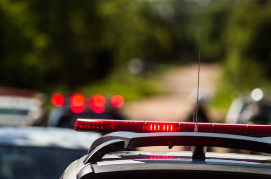 Brigada Militar prende uma pessoa por desacato durante lockdown em Pelotas