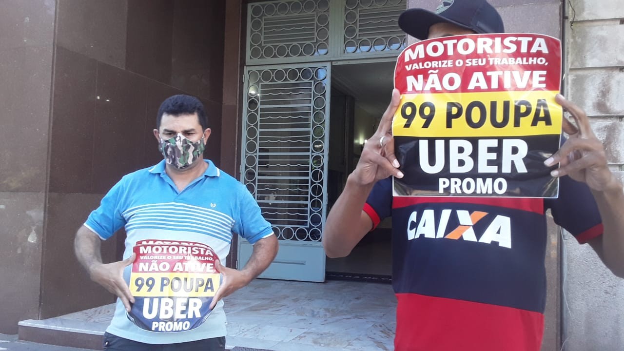 Motoristas de aplicativo realizam manifestação contra o aumento do preço da gasolina
