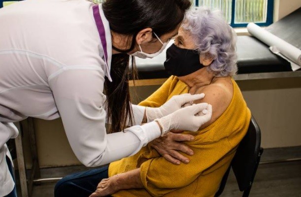 Pelotas já aplicou mais de 27 mil doses de vacinas contra a Covid-19