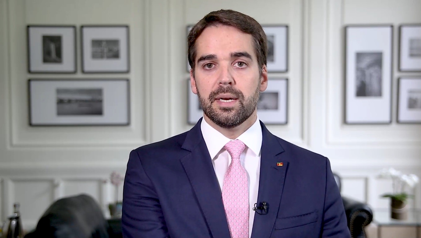 'Jair Bolsonaro deposita energias em confrontos enquanto deveria se preocupar em adquirir vacinas' diz Eduardo Leite