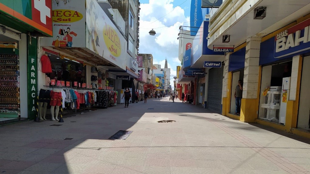 Comércio rio-grandino registra movimento fraco nesta manhã de carnaval (16)