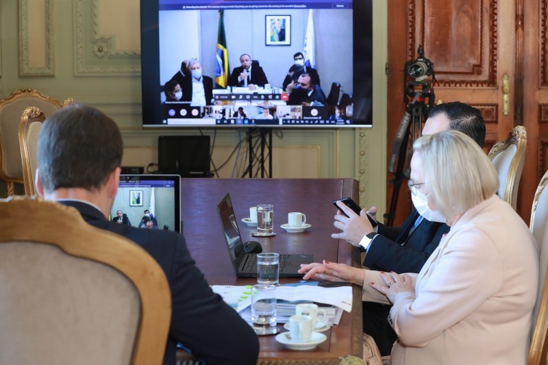 Em reunião com governadores, ministro Pazuello apresenta cronograma de vacinação com a chegada de novas doses