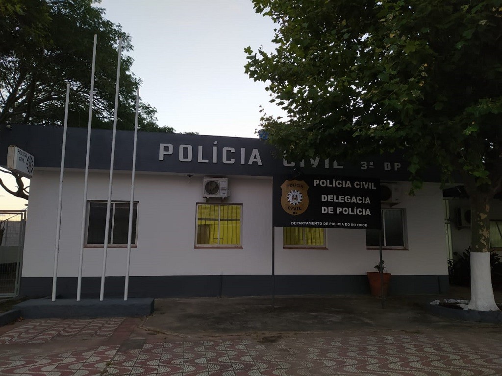 Homem se atira no mar durante perseguição da Polícia Civil em Rio Grande