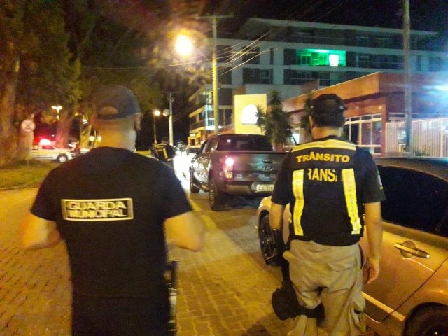 Mais de mil pessoas foram abordadas no Cassino durante ações de fiscalização no fim de semana