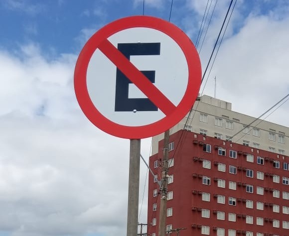 Prefeitura revitaliza sinalização viária em pontos da cidade