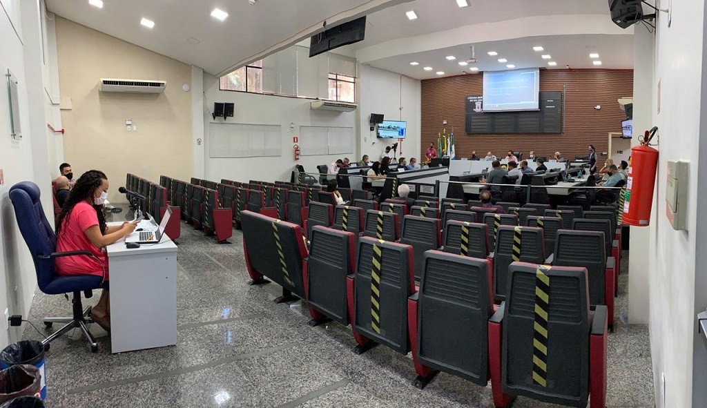 Câmara aprova PL que compensa o dia de sessões perdidos quando cair em um feriado