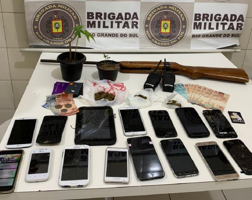 BM prende dupla e apreende adolescente por tráfico de drogas e moeda falsa em Rio Grande