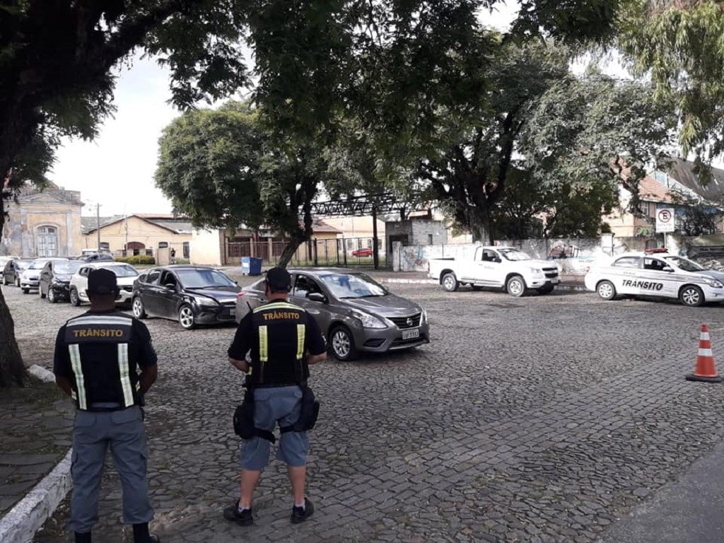 Drive-thru realiza aplicação de 199 doses da vacina contra a Covid-19