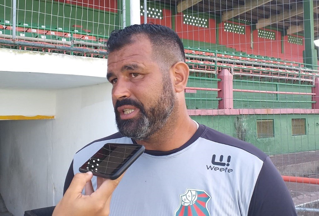 Após 12 dias internado com Covid-19, técnico China Balbino sai do coma induzido 