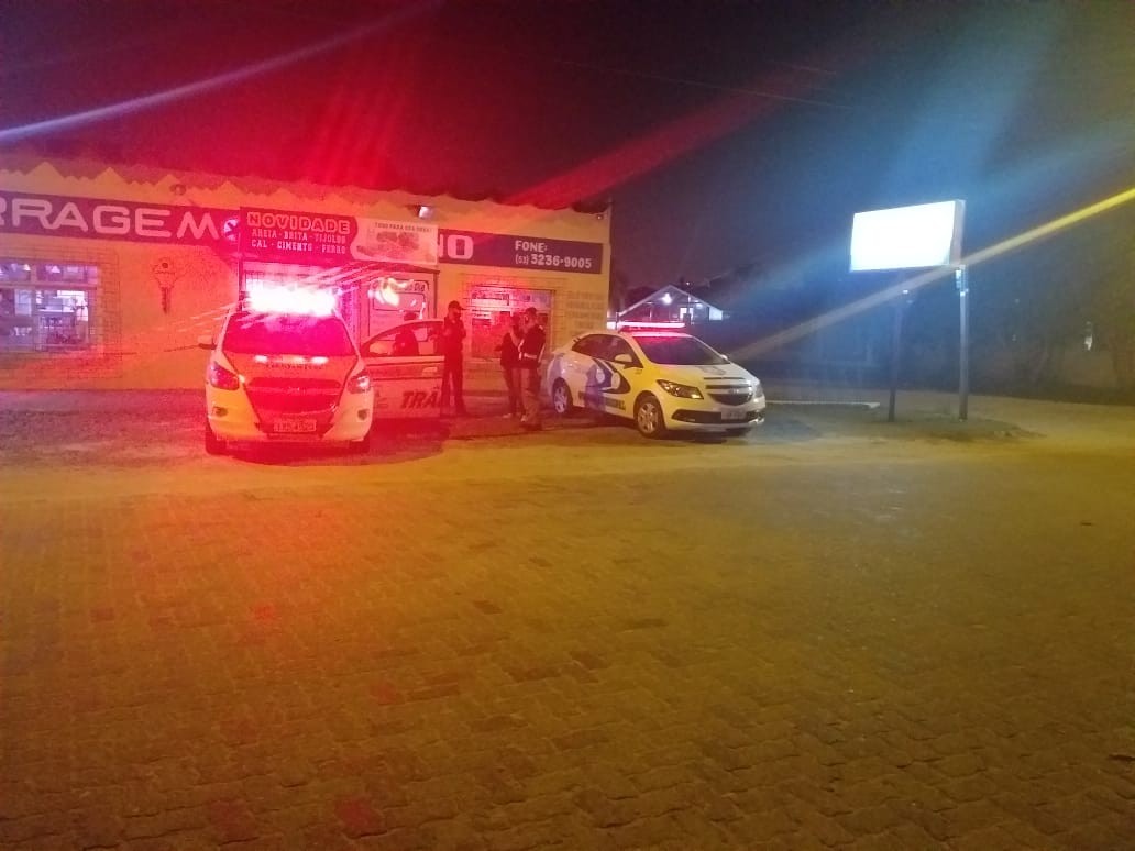 Agentes de segurança realizam operação de combate às aglomerações no feriado
