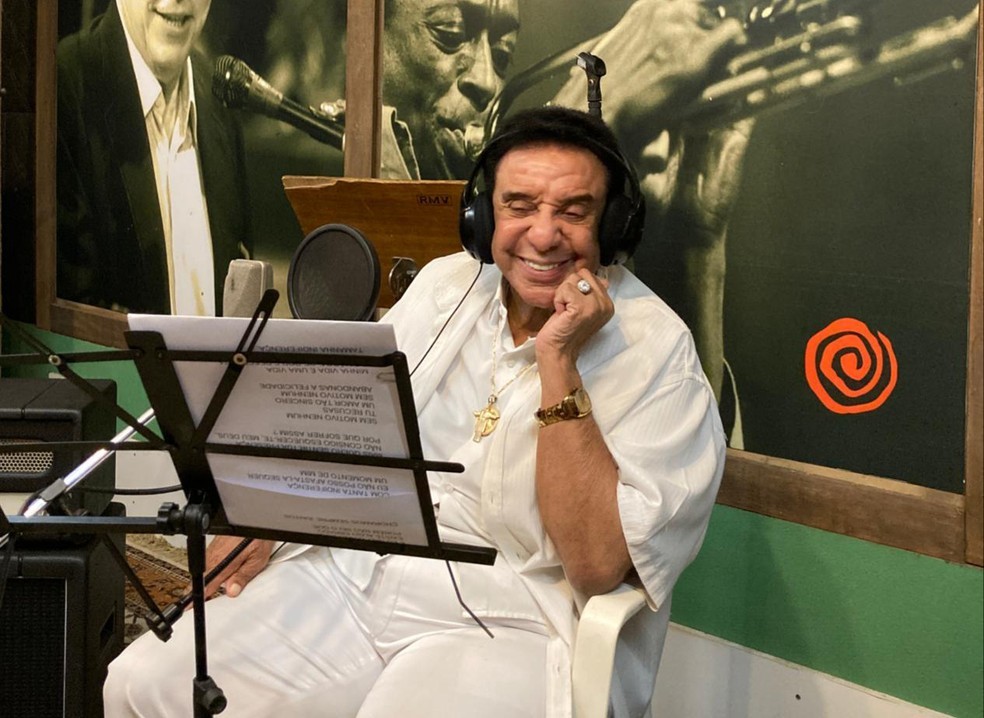 Cantor Agnaldo Timóteo morre por complicações de Covid-19