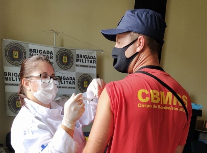 Mais de 75% dos agentes do Corpo de Bombeiros já foram vacinados em Rio Grande 