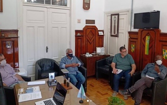 Vereadores de Rio Grande e Corsan debatem obra na rede de esgoto do Parque Marinha 
