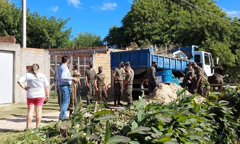 30 caçambas de lixo foram recolhidas no bairro Atlântico Sul durante mutirão