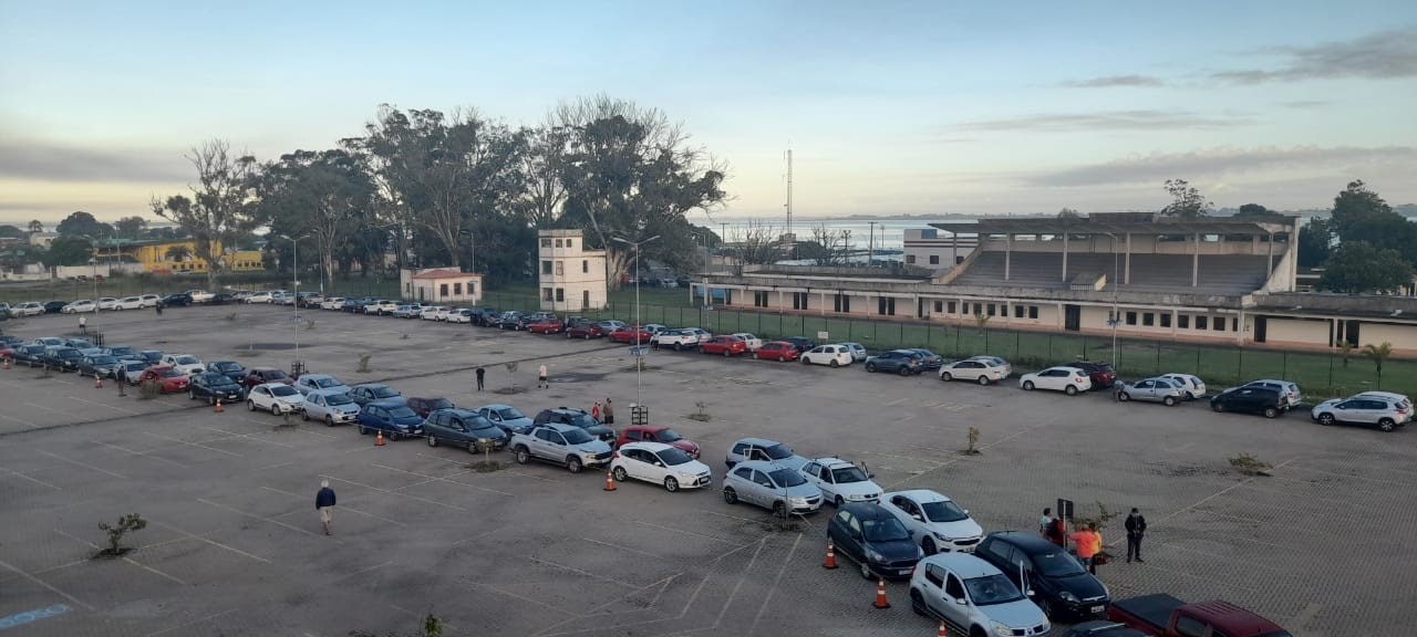 Covid-19: 414 idosos com 74 e 75 anos foram vacinados no drive de quarta-feira (24) em Rio Grande