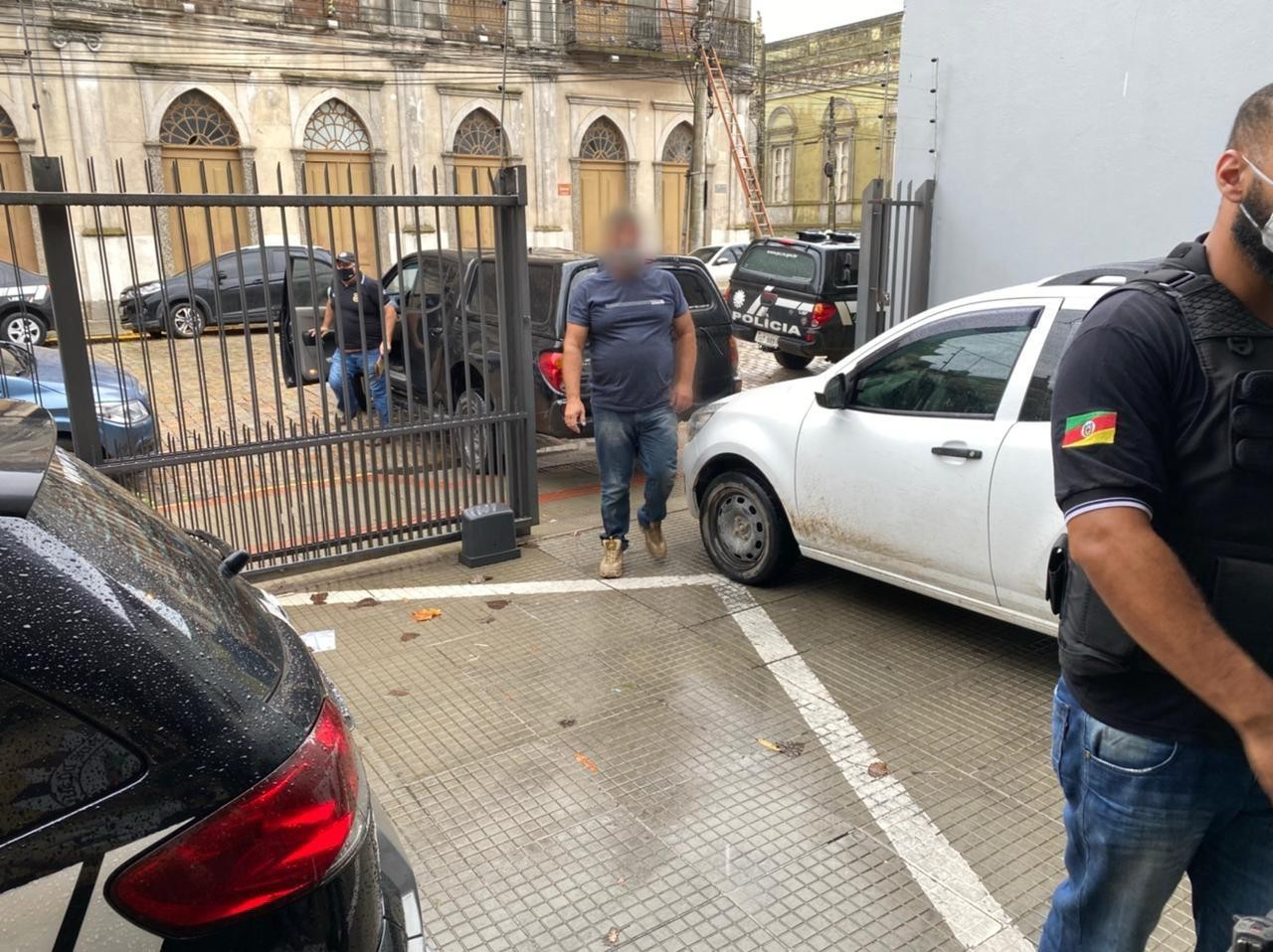 Polícia Civil e BM deflagram operação 'Curto Circuito' no combate ao furto e receptação de fios e tampas de bueiros