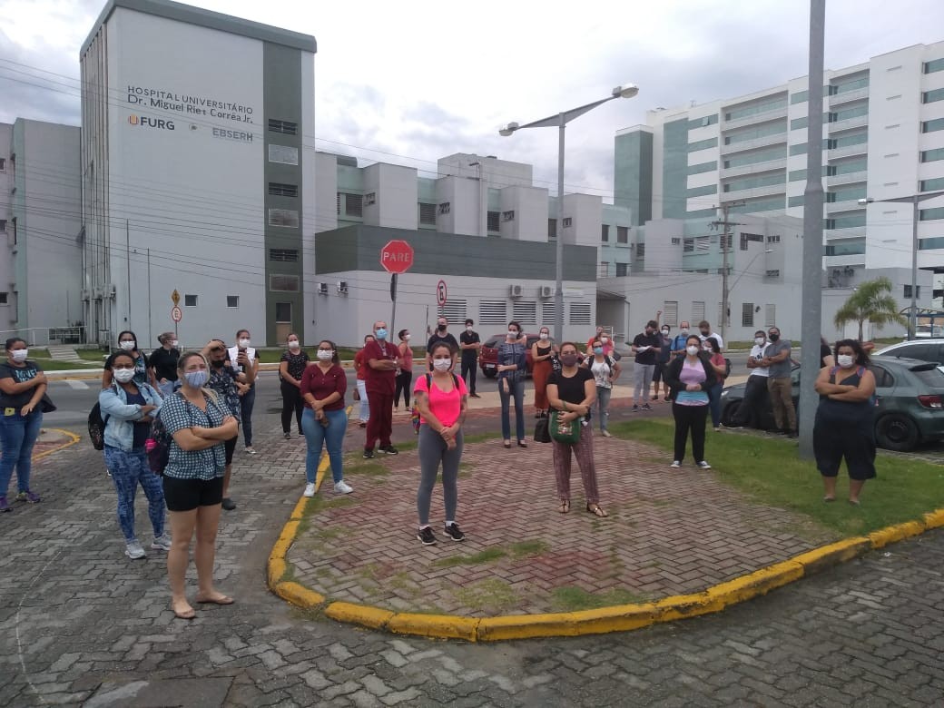 Trabalhadores do HU/Furg fazem assembleia e votam contra redução da insalubridade