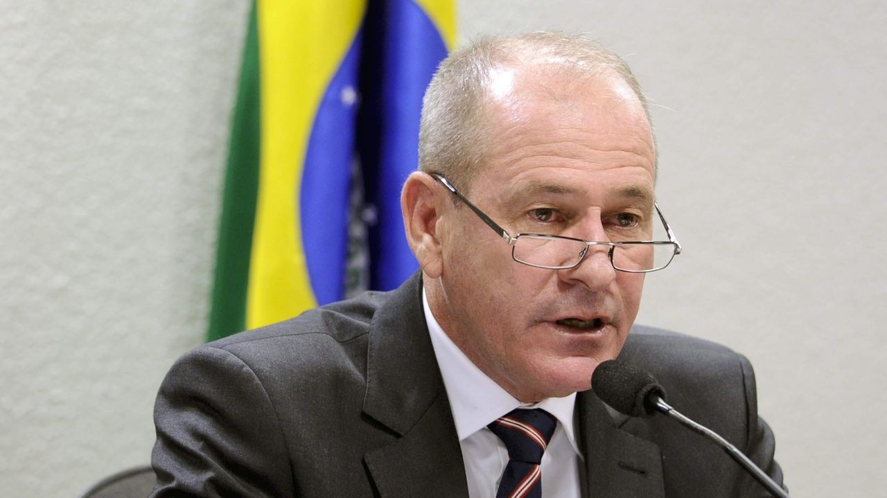 Ministro da Defesa, Fernando Azevedo e Silva, deixa o cargo na tarde desta segunda-feira (29)
