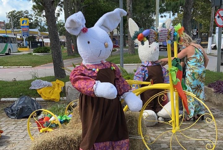 Avenida Rio Grande é decorada com enfeites de Páscoa