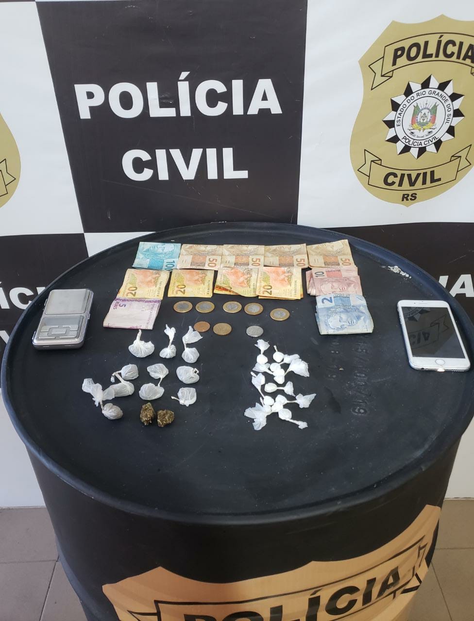  Polícia Civil apreende menor de idade com drogas em São José do Norte