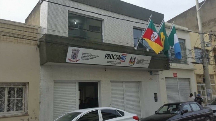 Procon de Rio Grande realiza serviço de elaboração e impressão de currículos 