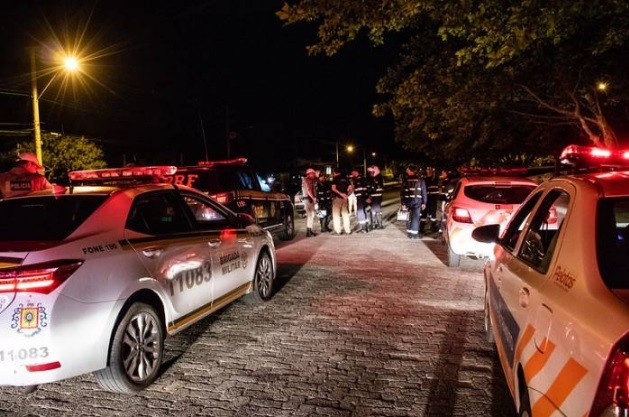 Forças de segurança interrompem festa clandestina com mais de 100 pessoas  em Pelotas