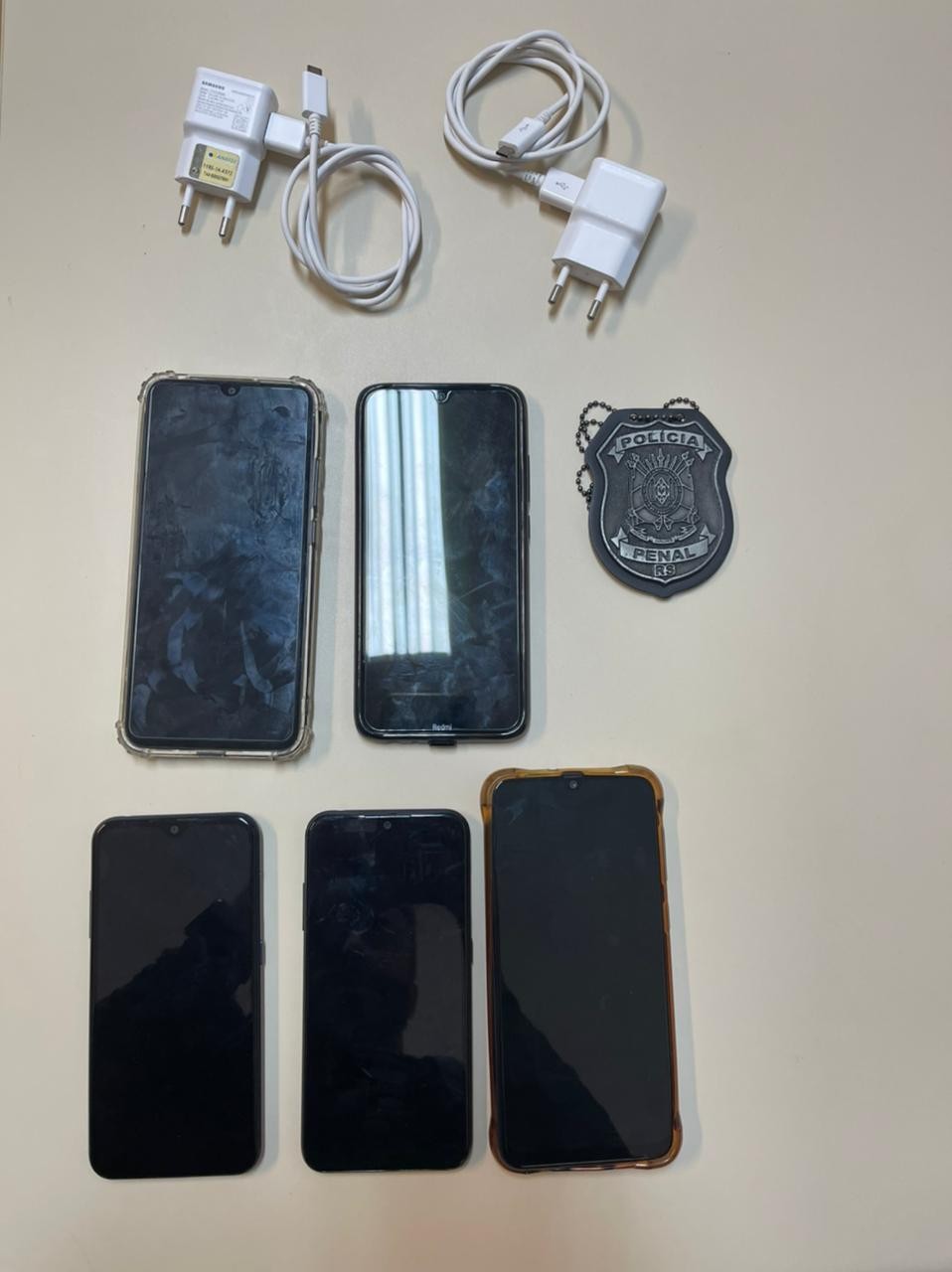 Cinco celulares são apreendidos no interior da Perg