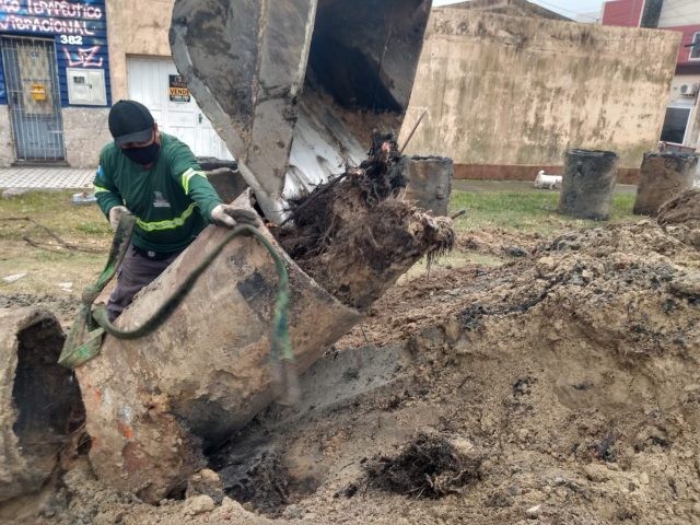 Secretaria de Serviços Urbanos e Infraestrutura seguem com capina e manutenção na rede pluvial de Rio Grande 
