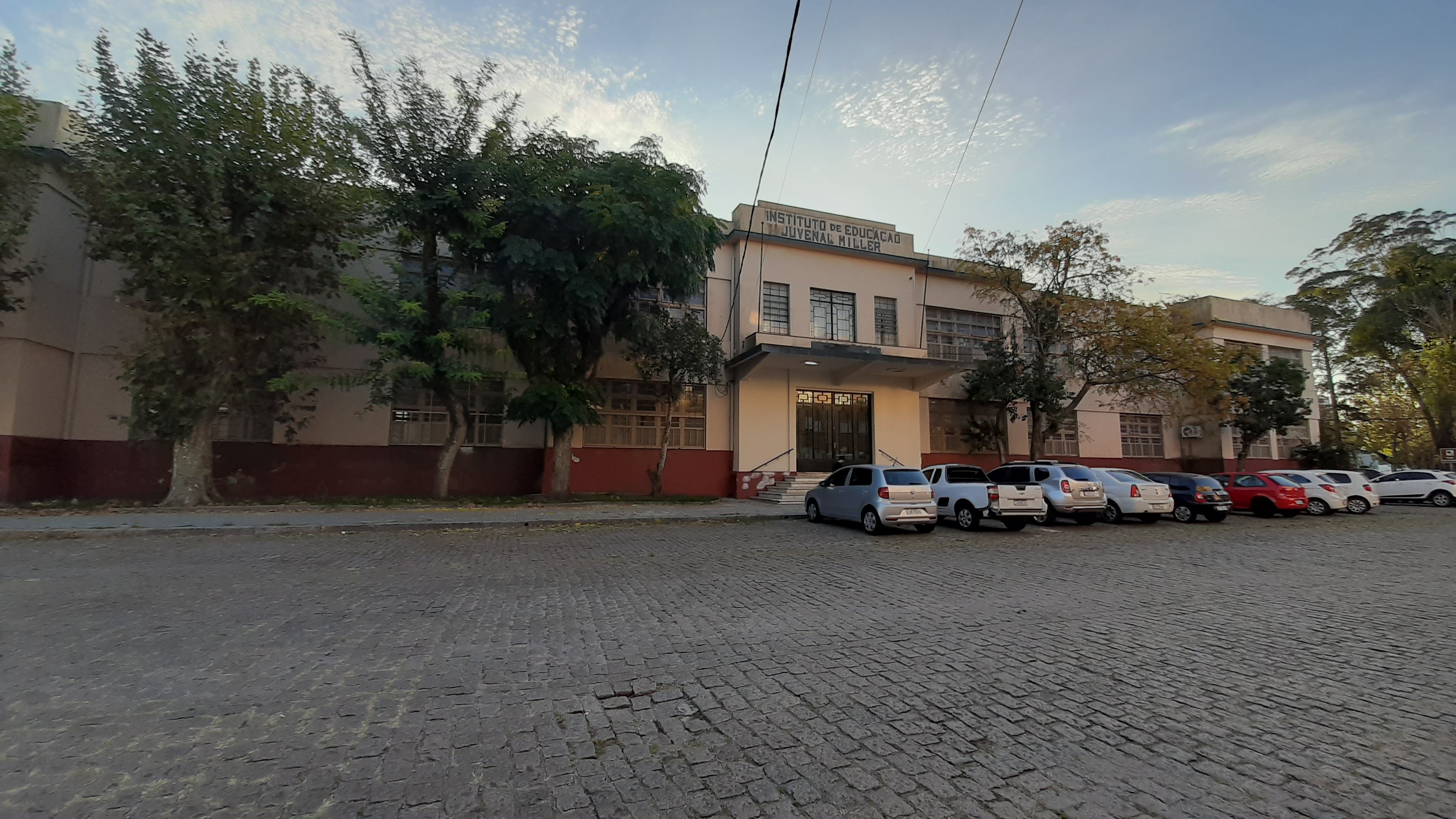 Juvenal Miller não consegue retomar aulas presenciais por problemas na caixa dágua