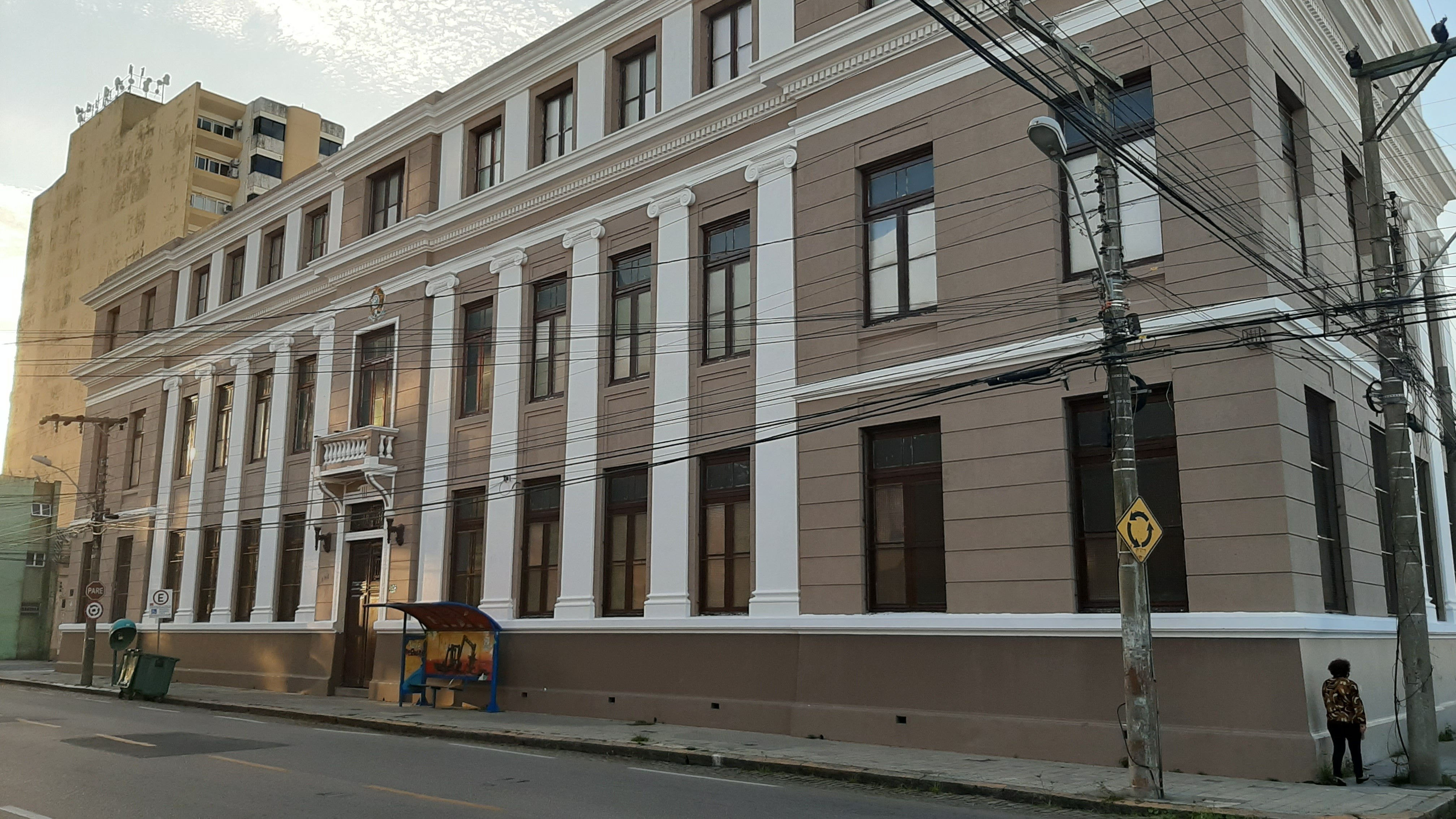 Aluno de 15 anos da Escola Lemos Jr. testa positivo para Covid-19 e aulas são suspensas até terça-feira (18)