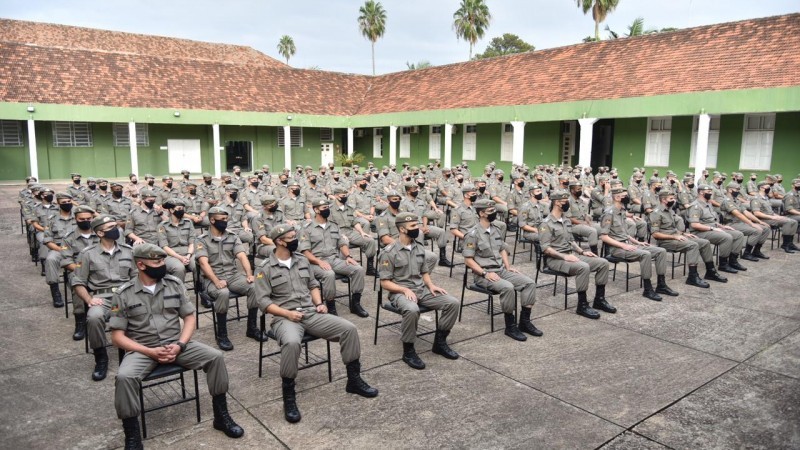 'Vocês fazem parte do nosso maior investimento na segurança: pessoas', diz Leite na aula inaugural do curso superior de PM