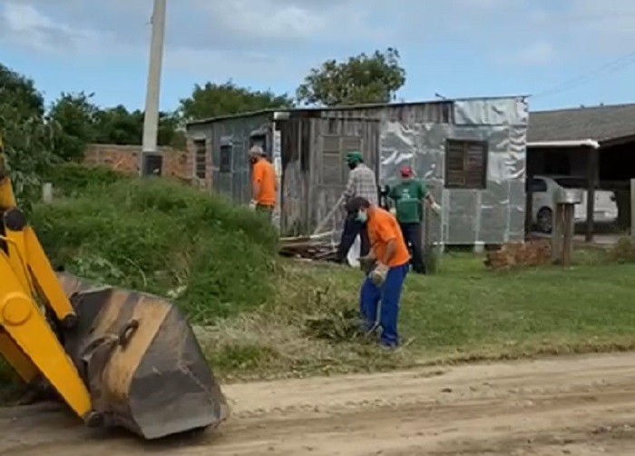 Secretaria do Cassino realiza mutirão de limpeza no Parque Guanabara