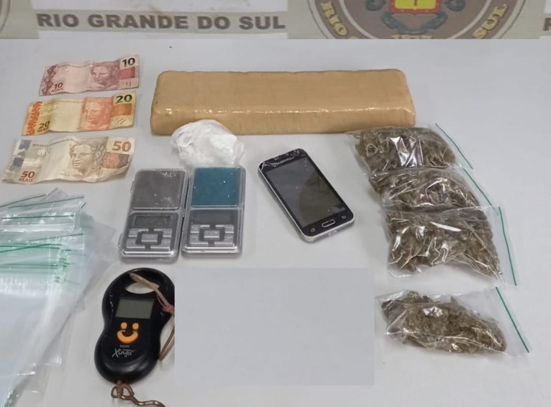 6º BPM prende mulher por tráfico de entorpecentes em Rio Grande
