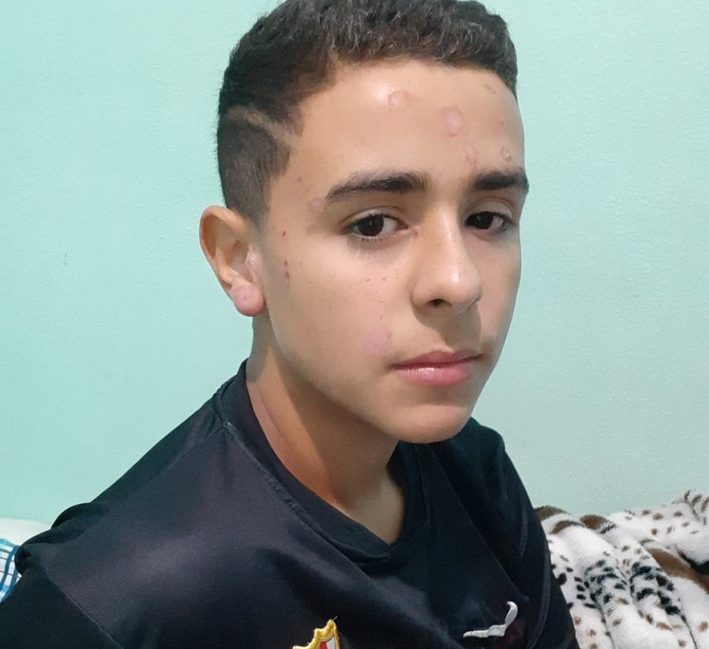 Família cria 'vakinha online' para filho não perder a visão