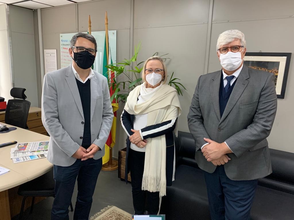 Superintendente dos Portos do RS confirma, em Porto Alegre, entrega de mais seis mil doses de vacinas contra a Covid-19