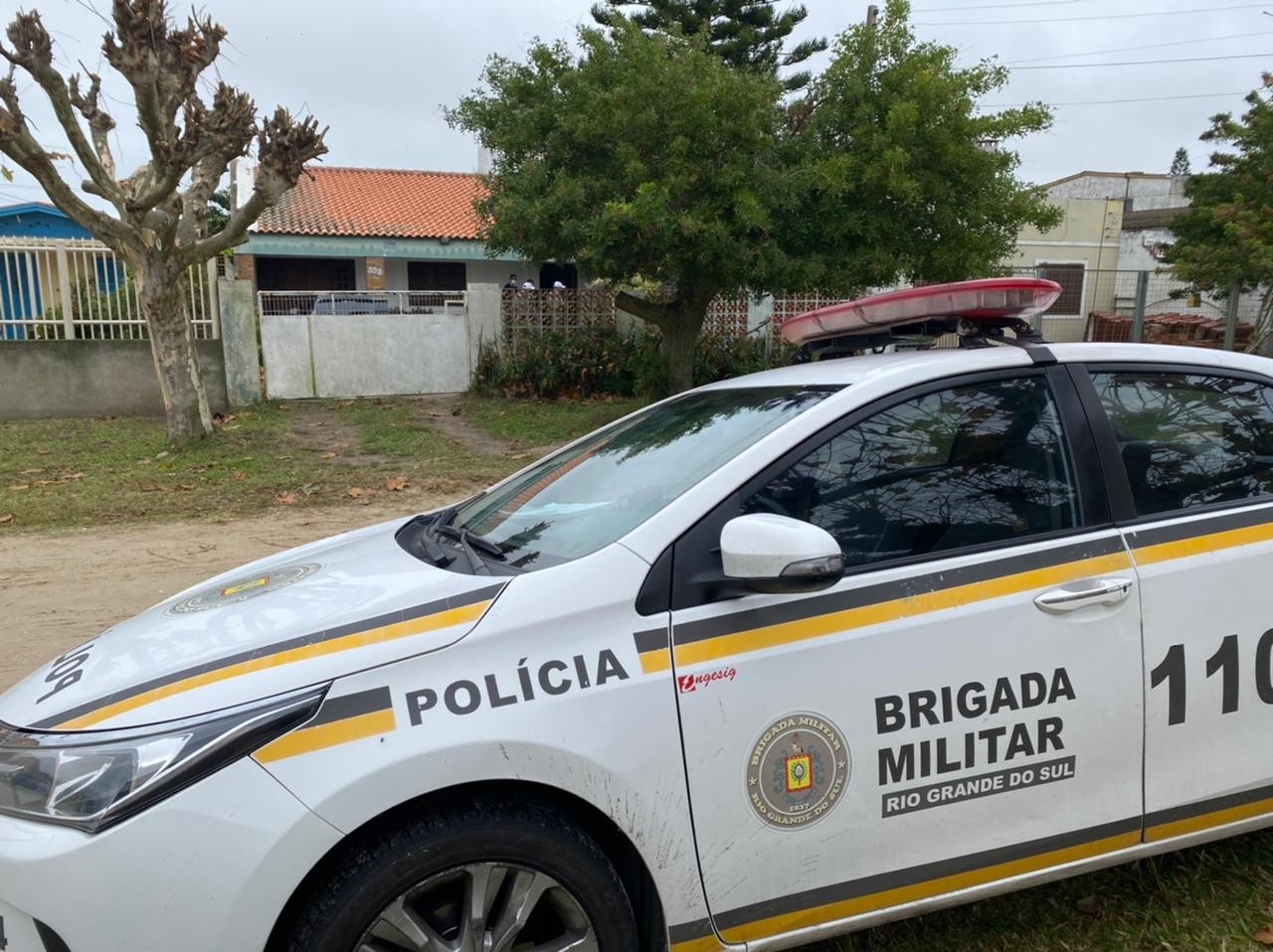 Mulher de 63 anos é encontrada morta ao lado do seu carro no Balneário Cassino