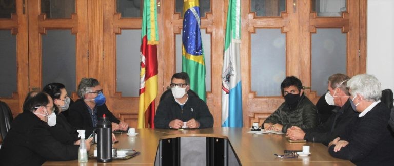 Prefeitura apresenta projetos de desenvolvimento da cidade para  Fundação Estadual de Proteção Ambiental